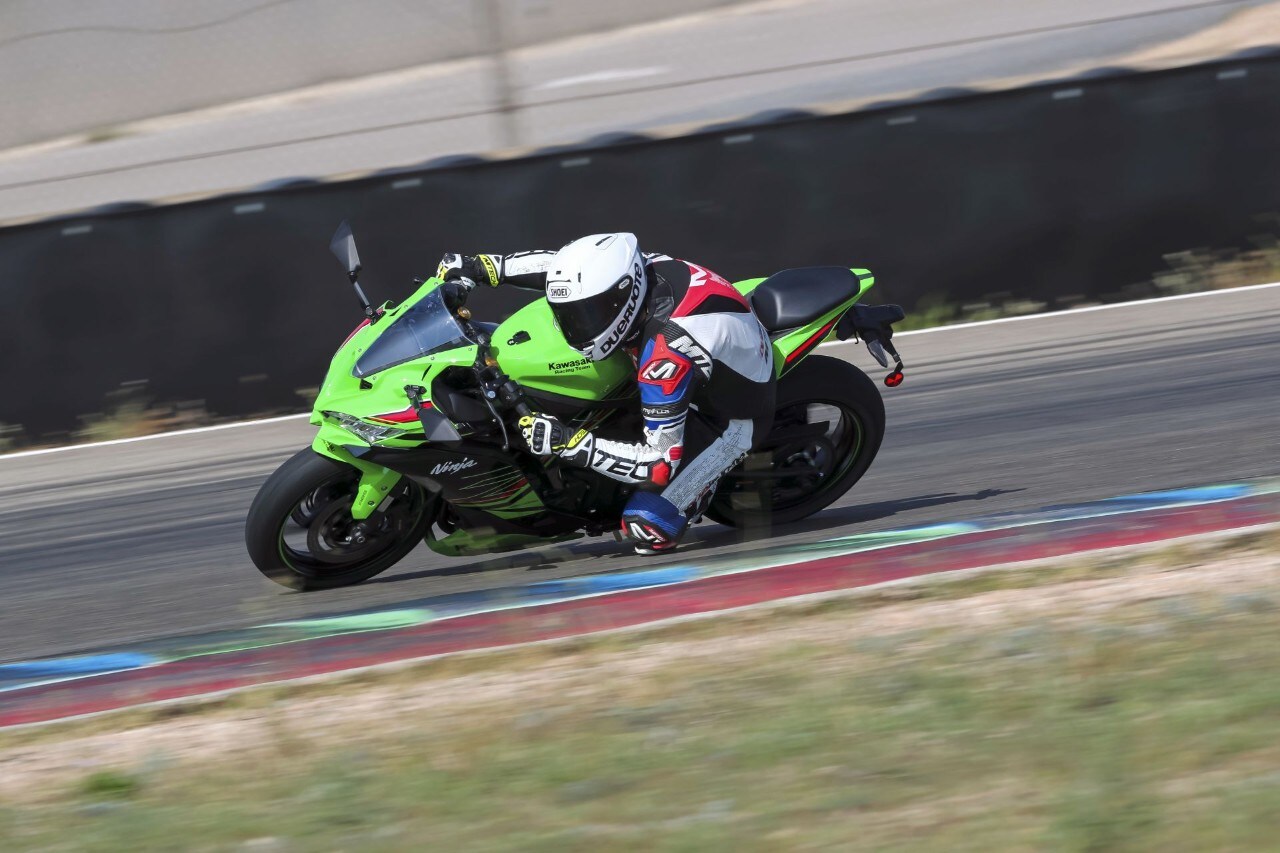 DueruoteTG #172 - Kawasaki Ninja ZX4-RR: quattro cilindri e ignoranza old style!